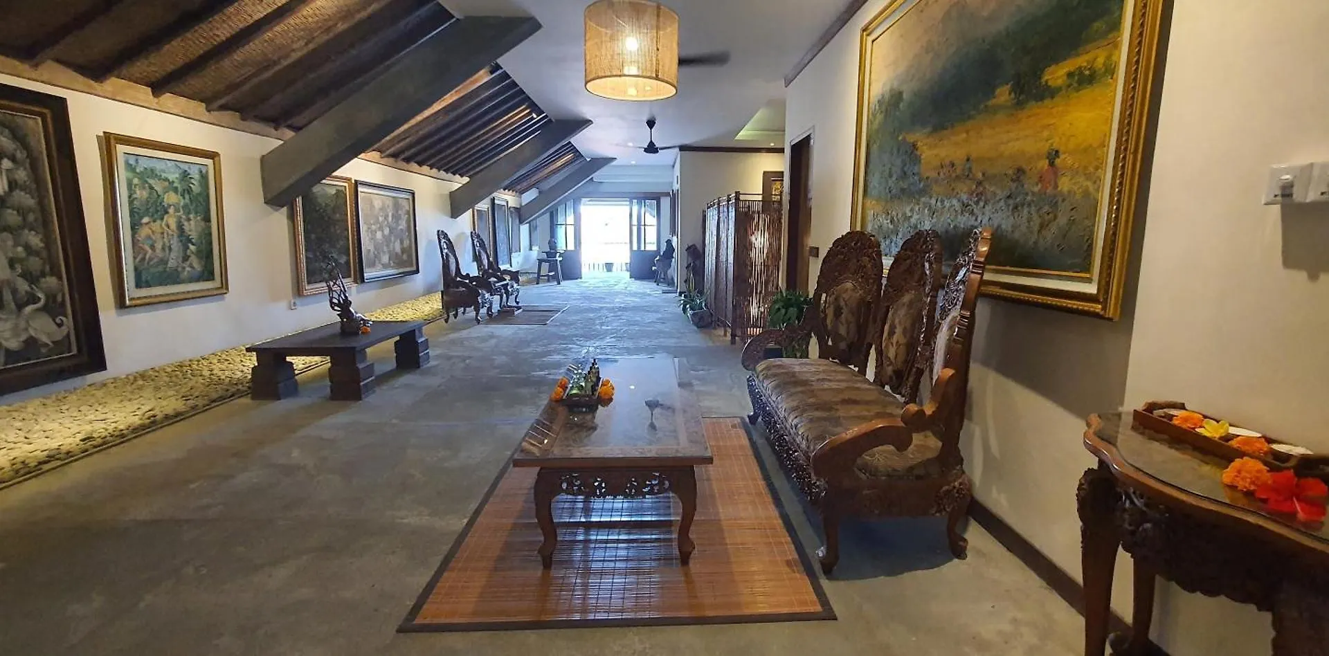 Purana Suite Ubud ホテル