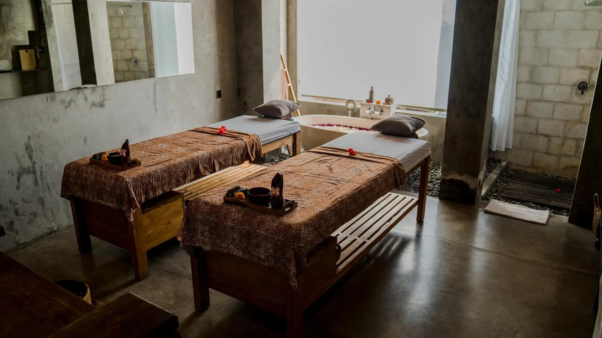 Purana Suite Ubud 5*, ウブド