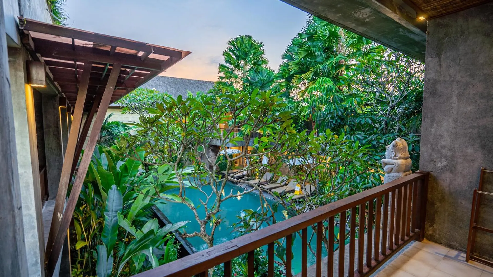 Purana Suite Ubud ホテル ウブド