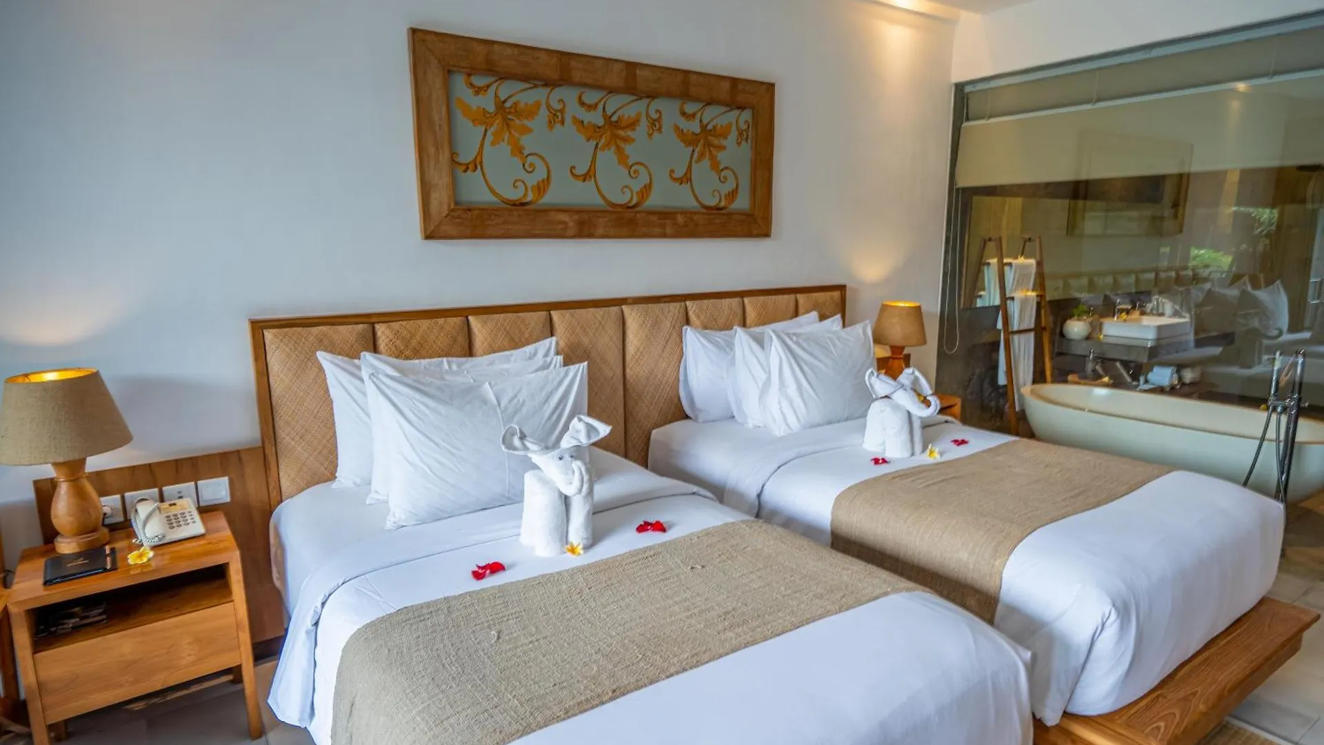 Purana Suite Ubud ホテル