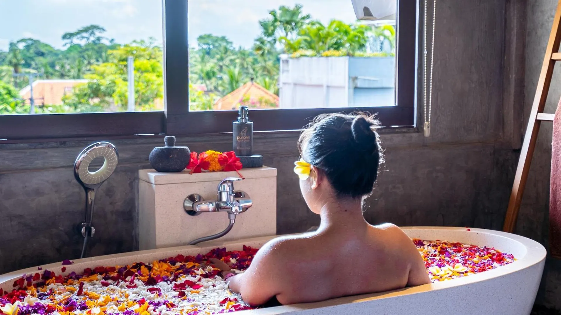 Purana Suite Ubud 5*,