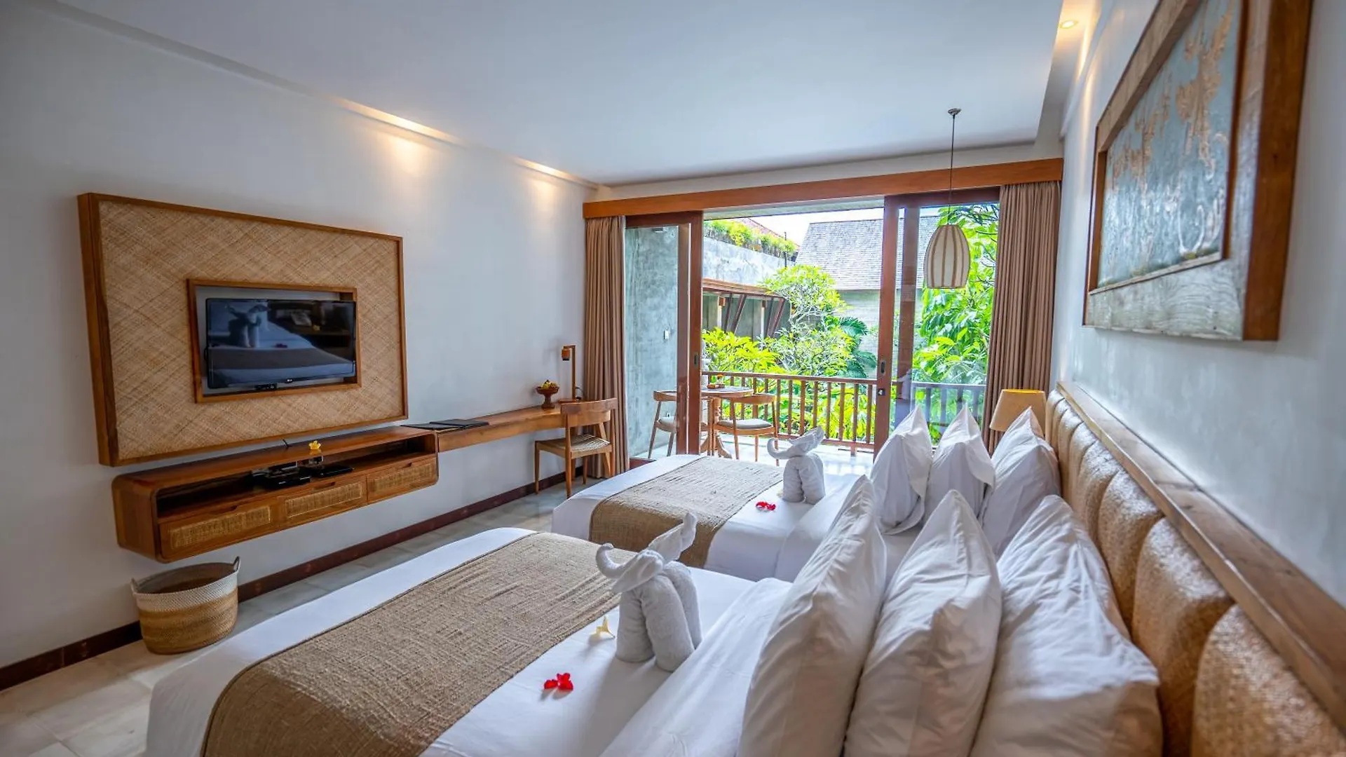 Purana Suite Ubud ホテル ウブド